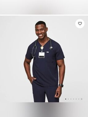 FIGS Leon Two-Pocket Scrub Top in Navy Size Small